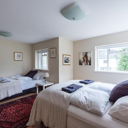 Guesthouse Akureyri - Apartments Near Down Town ภายนอก รูปภาพ