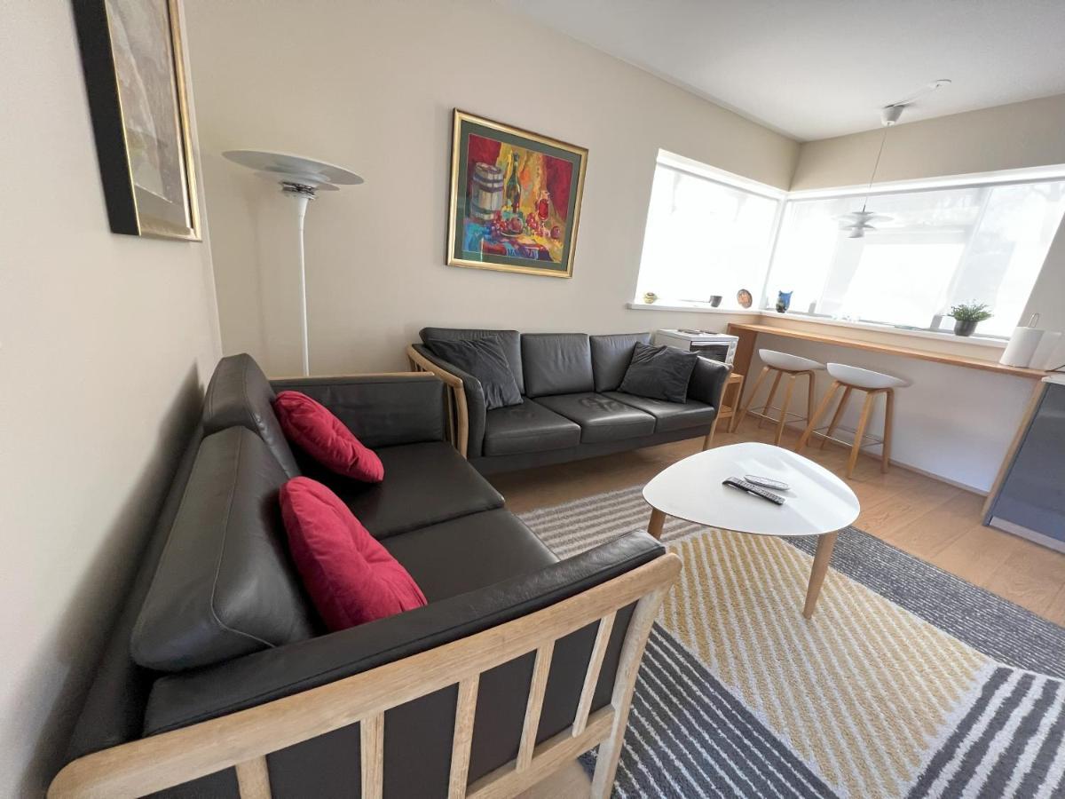 Guesthouse Akureyri - Apartments Near Down Town ภายนอก รูปภาพ