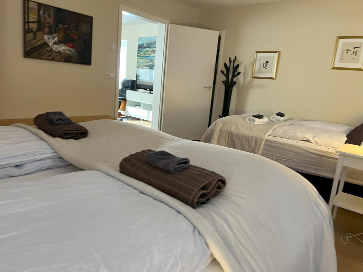 Guesthouse Akureyri - Apartments Near Down Town ภายนอก รูปภาพ