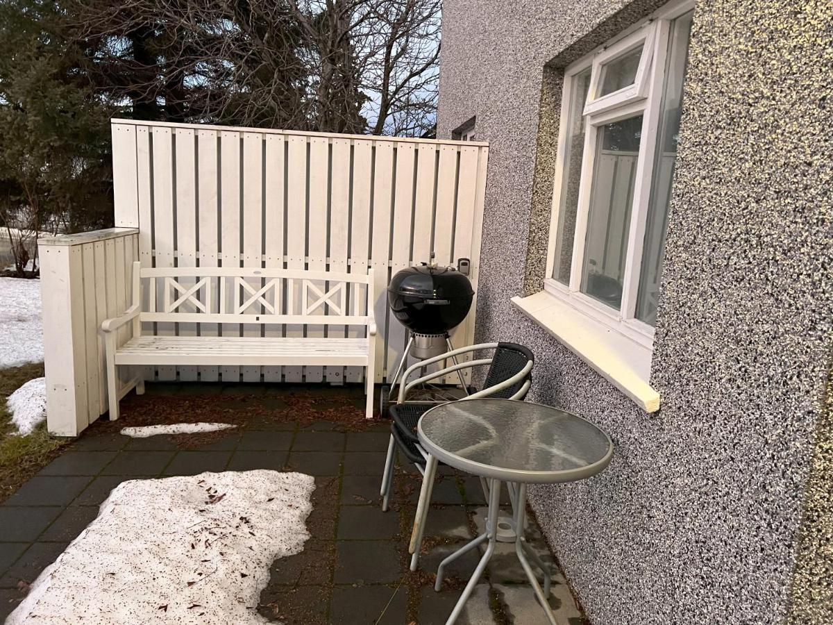 Guesthouse Akureyri - Apartments Near Down Town ภายนอก รูปภาพ