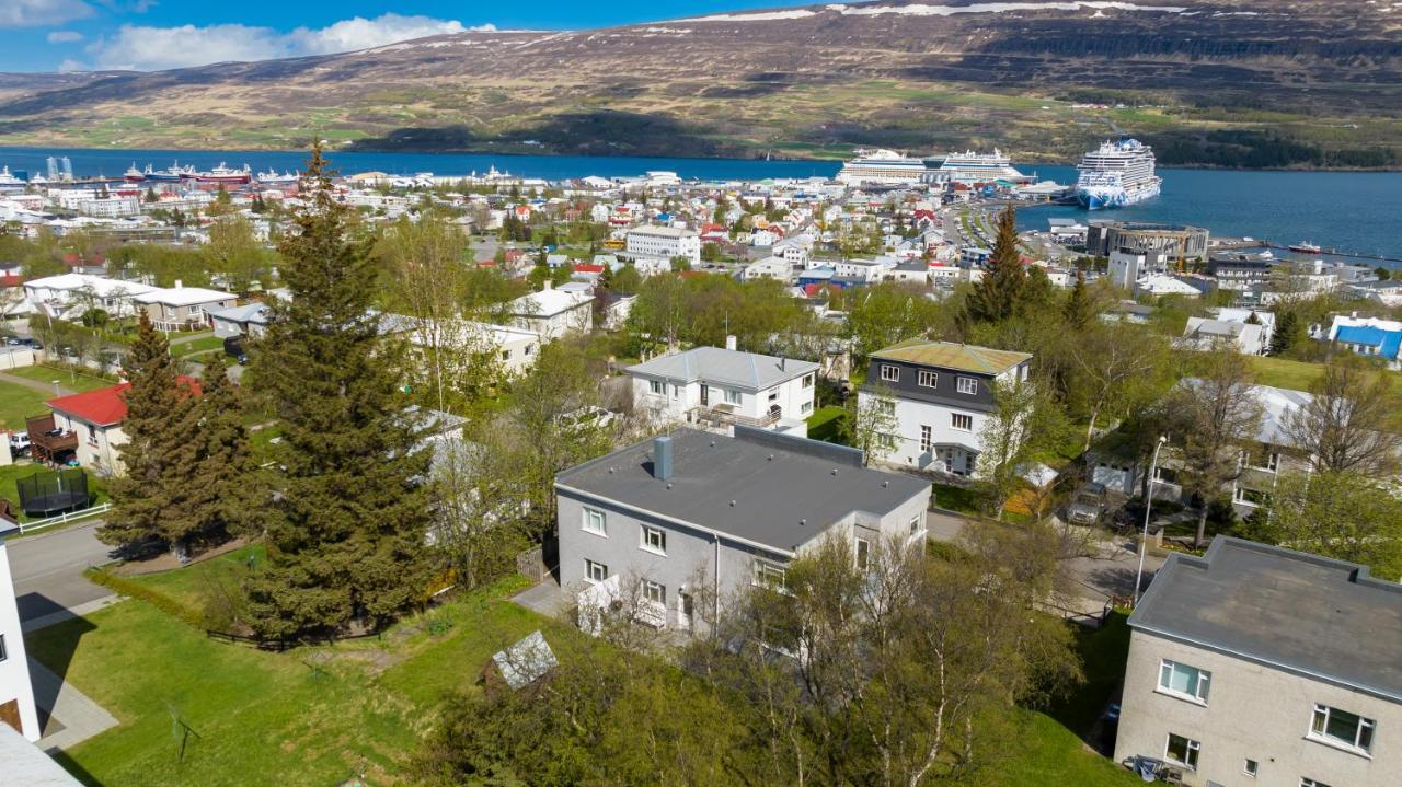 Guesthouse Akureyri - Apartments Near Down Town ภายนอก รูปภาพ