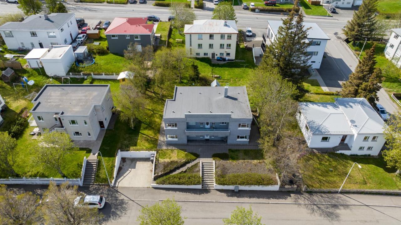 Guesthouse Akureyri - Apartments Near Down Town ภายนอก รูปภาพ