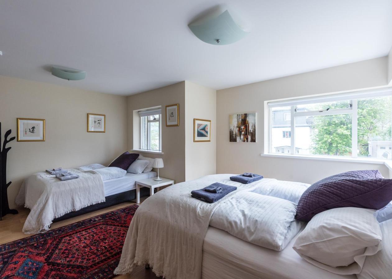 Guesthouse Akureyri - Apartments Near Down Town ภายนอก รูปภาพ