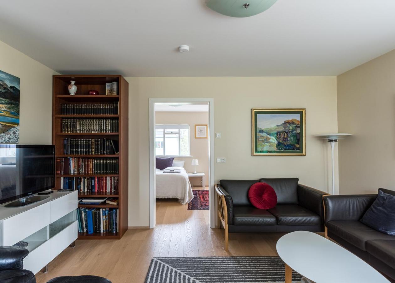 Guesthouse Akureyri - Apartments Near Down Town ภายนอก รูปภาพ