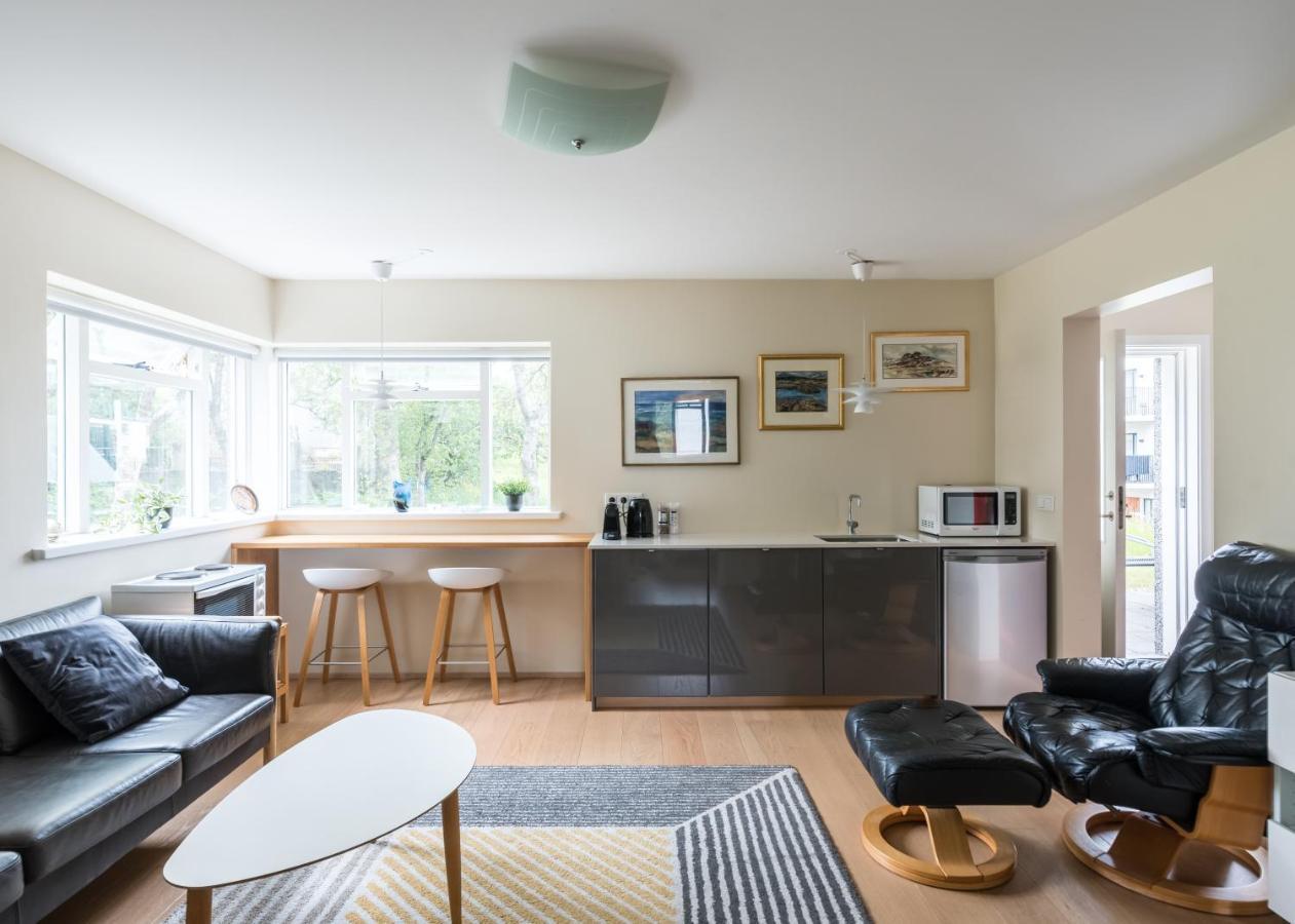 Guesthouse Akureyri - Apartments Near Down Town ภายนอก รูปภาพ