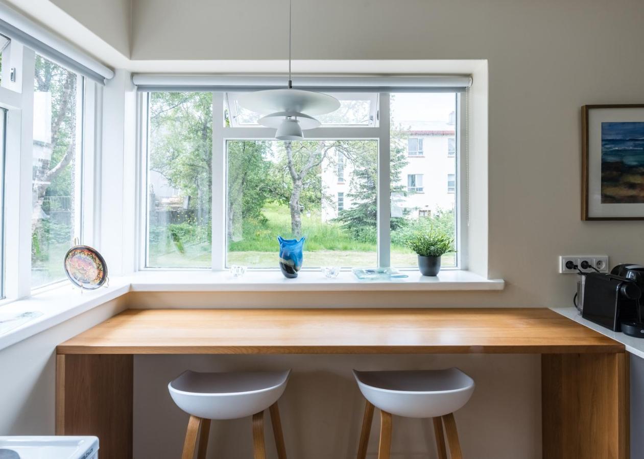 Guesthouse Akureyri - Apartments Near Down Town ภายนอก รูปภาพ